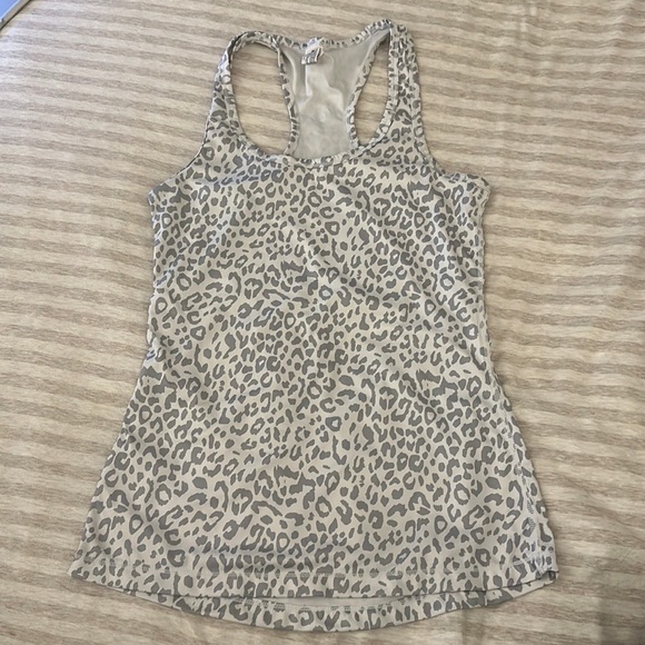 White and gray leopard activewear tank - Picture 1 of 1